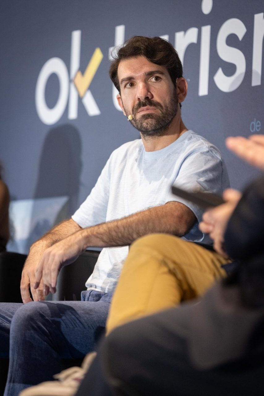 Víctor Gómez como ponente en un evento
